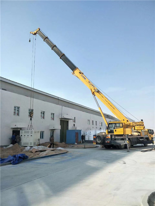 保康县“超载就喊停”—— 吊车的 “重量保镖” 技术