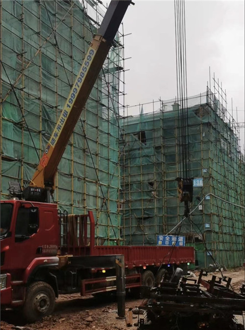 保康县“慢工细活”—— 吊车的 “微动控制” 技术